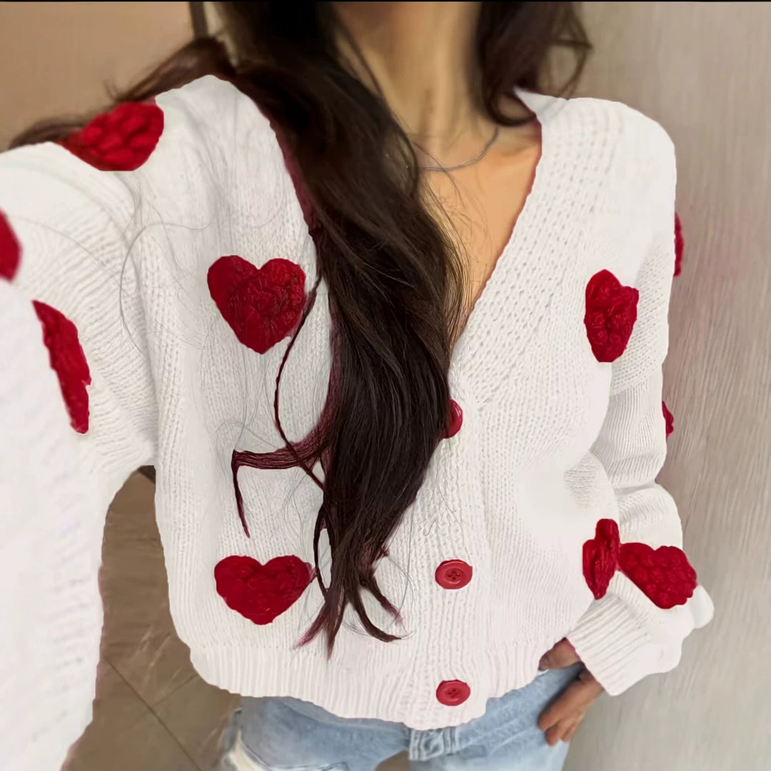 Damen Kurzgeschnittener V-Ausschnitt-Cardigan mit geprägten Herz-Applikationen und Schmuckknöpfen Shop Nory