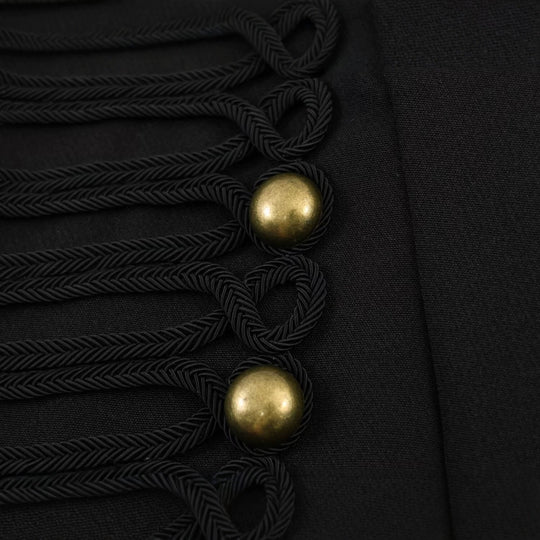 Damen militärinspirierte Cropped-Jacke mit Stehkragen und dekorativer Zierknopfpassé Shop Nory
