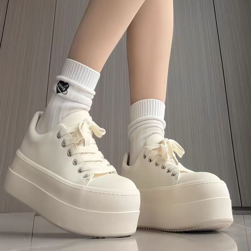 Damen Retro Plateausneaker mit zweifarbiger Lederoptik und extrahoher Gummiplattform Shop Nory