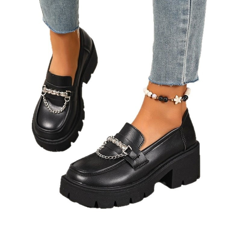 Damen Modische Plattform-Mokassins mit Ketten-Detail Shopnory