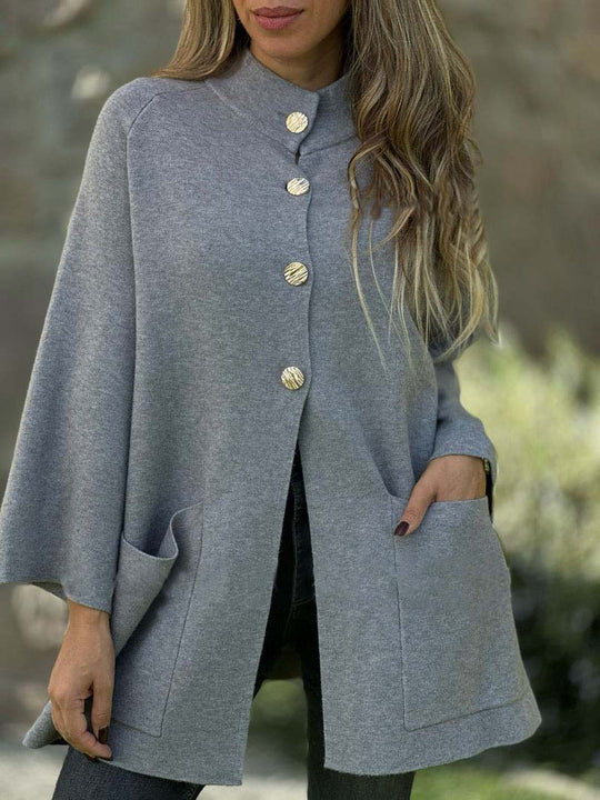 Damen Oversize Cape-Cardigan mit Stehkragen, aufgesetzten Taschen und Zierknöpfen Shop Nory