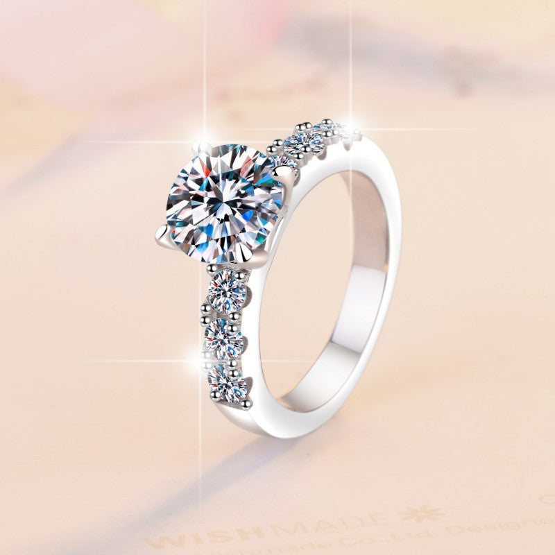 Damenring mit strahlendem Hauptstein und glamourösem Zirkonia-Besatz Shop Nory