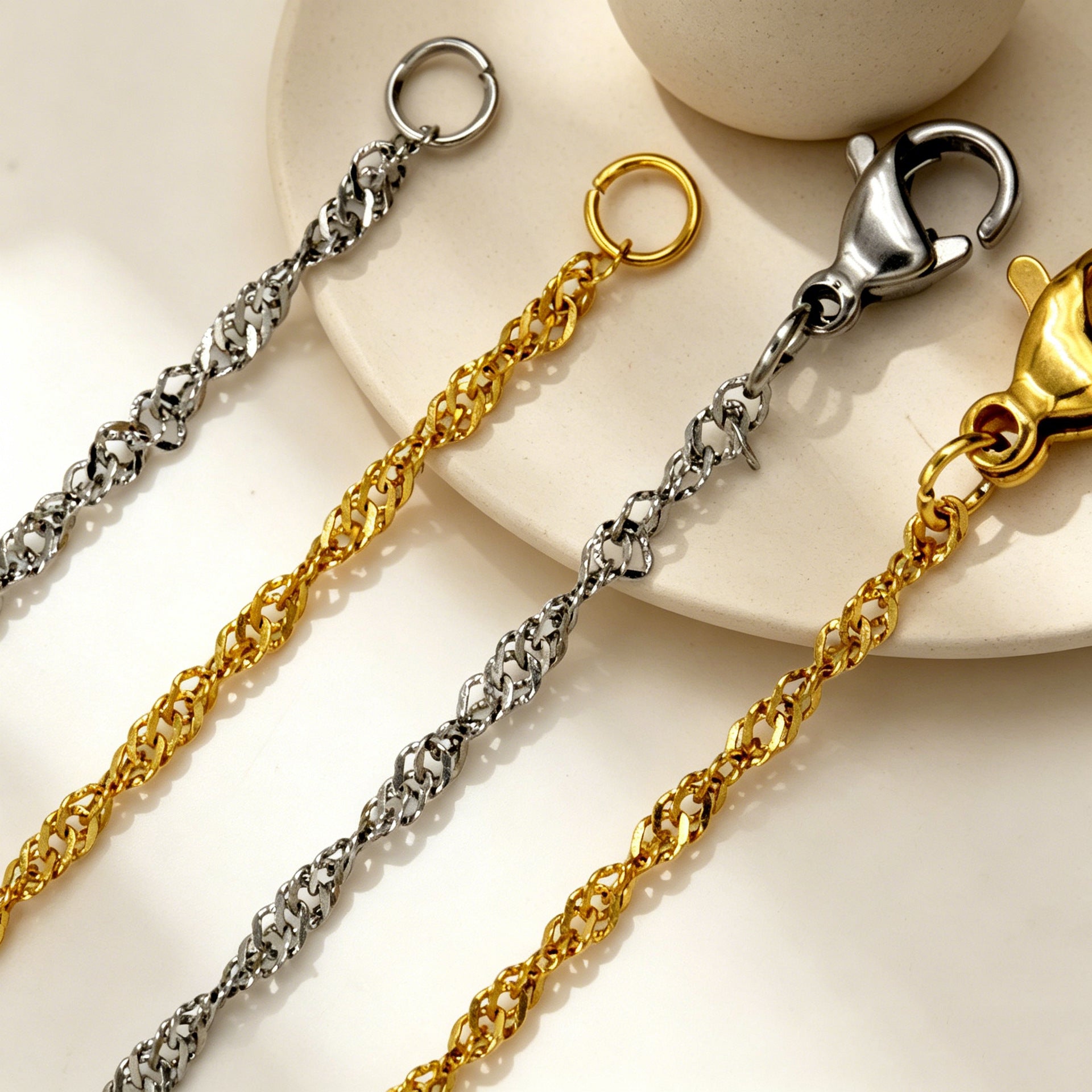Damen Edelstahl Kette mit elegantem geflochtenem Design Shop Nory