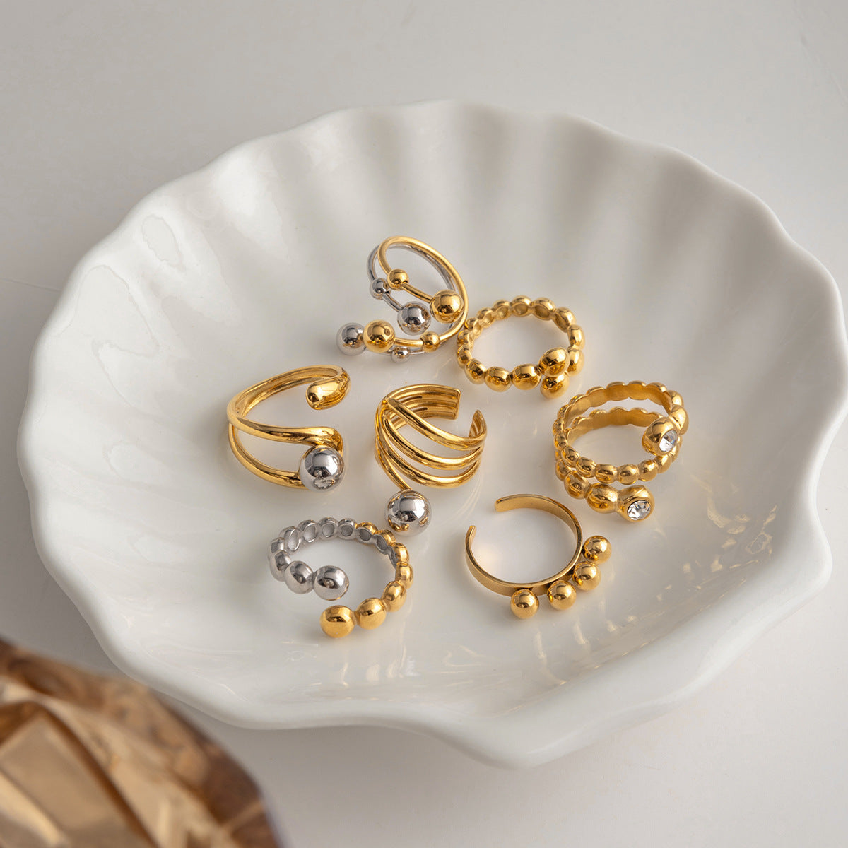 Damen Offener Edelstahlring mit verstellbarem Design und hochwertigen Kugeldetails Shop Nory