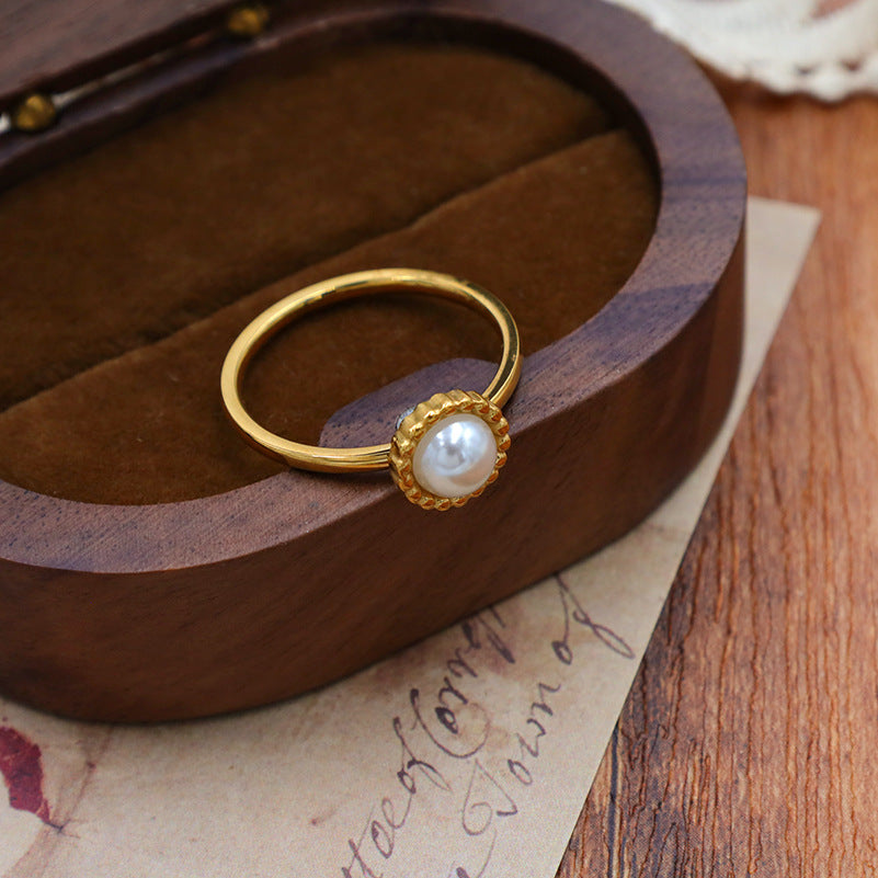 Damen Zarter Perlenring mit edler Goldverzierung Shop Nory