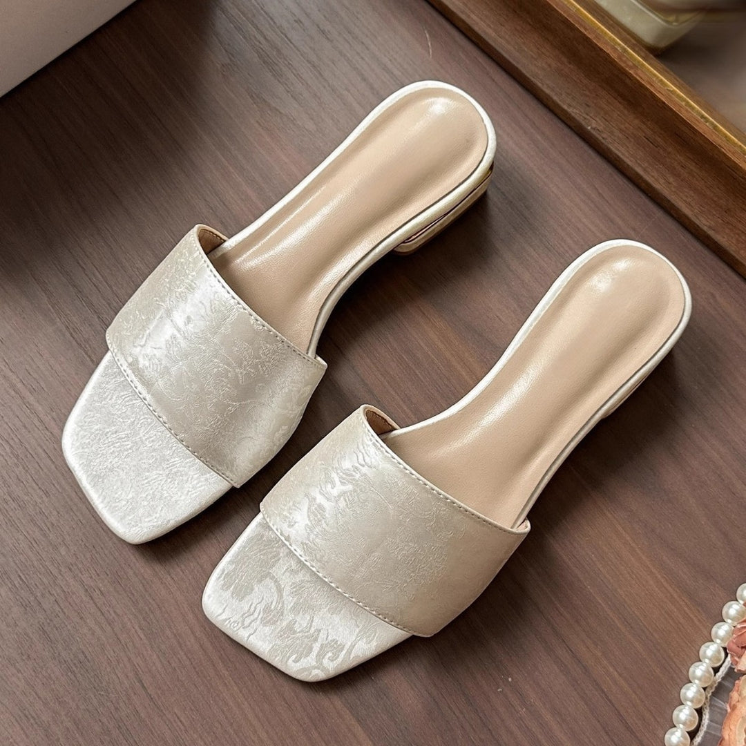 Damen Bestickte Mules mit quadratischer Zehenbox und kleinem Blockabsatz Shop Nory
