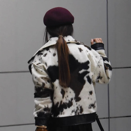 Damen Kurz gefütterte Bikerjacke aus Kunstpelz im Cowprint mit Kontrastlederbesatz Shop Nory