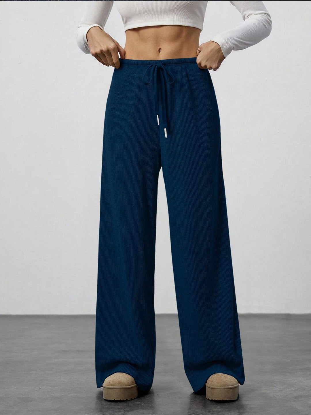 Damen Weit geschnittene Relax-Hose aus elastischem Strickmaterial mit Kordelzug