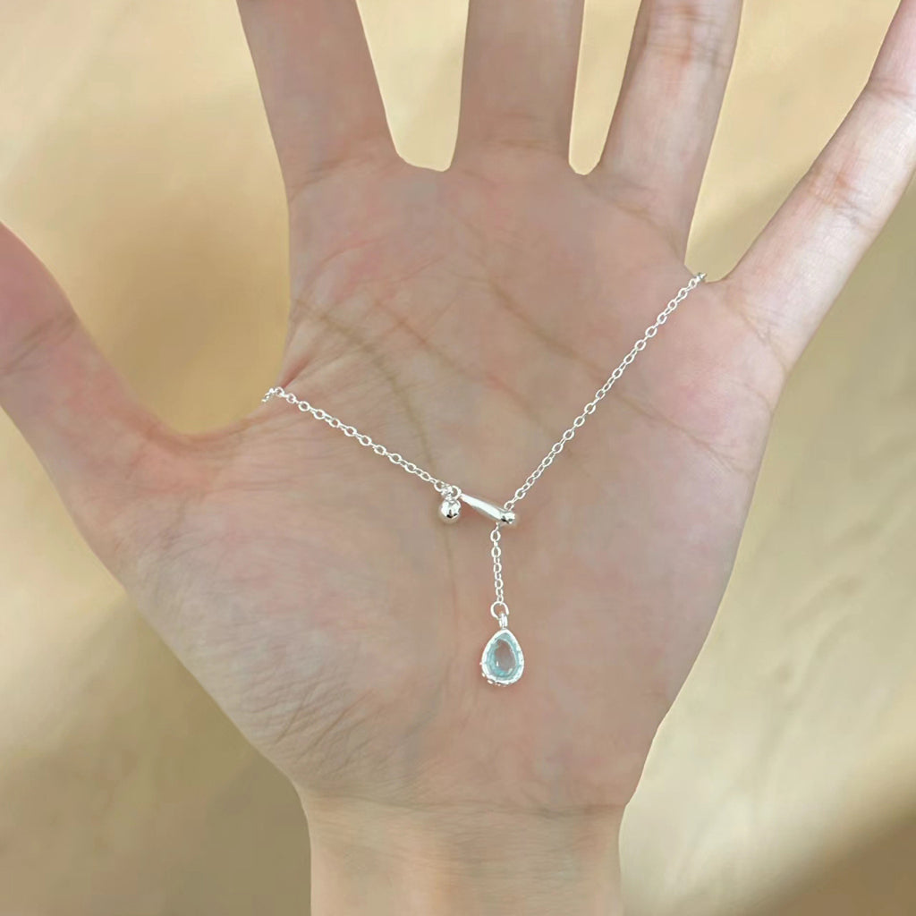 Damen Halskette mit tropfenförmigem Anhänger aus hochwertigem Metall und funkelndem Kristall Shop Nory