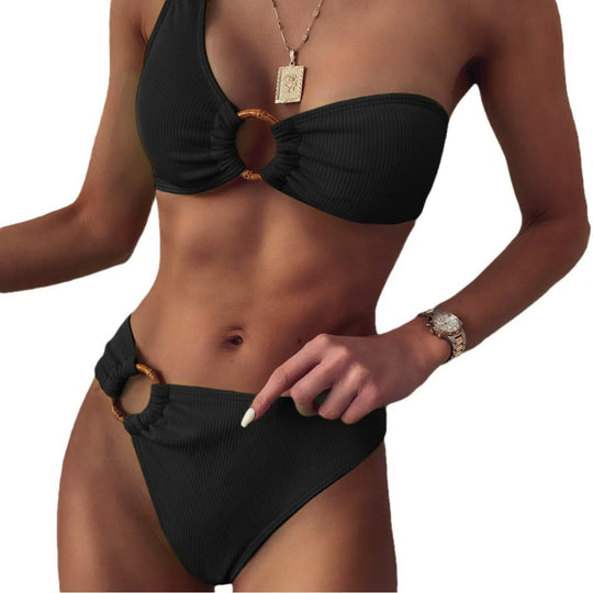 Damen Stilvoller Triangel-Bikini mit goldenen Details