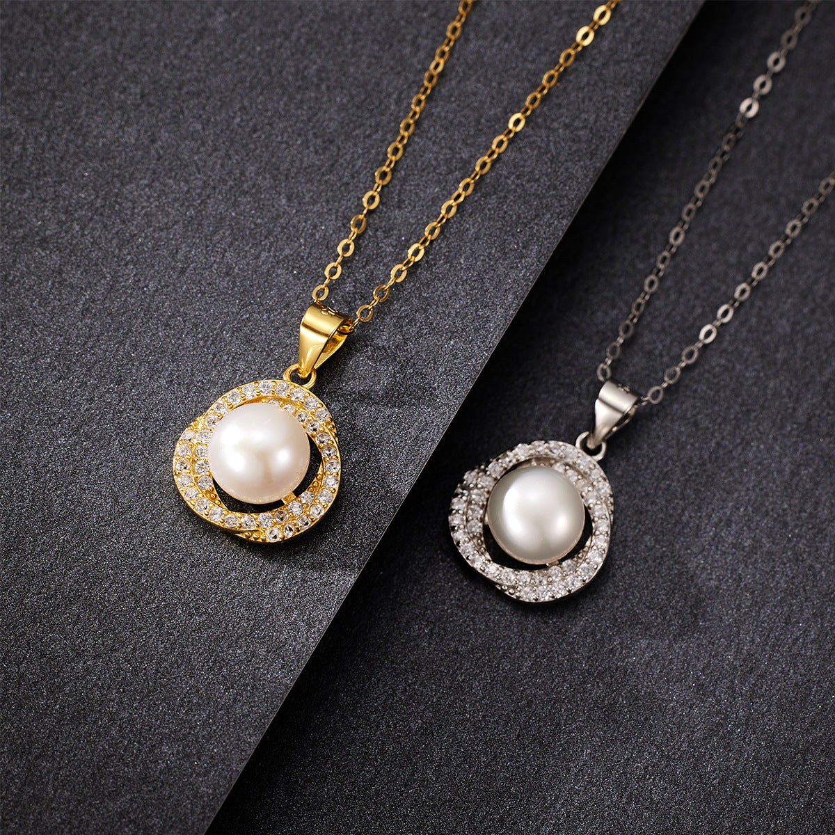 Damen elegante Halskette mit Perlenanhänger und funkelnden Zirkonia-Details Shop Nory