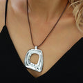 Damen moderne Anhängerkette aus hochwertigem Edelstahl mit künstlerischem Design Shop Nory