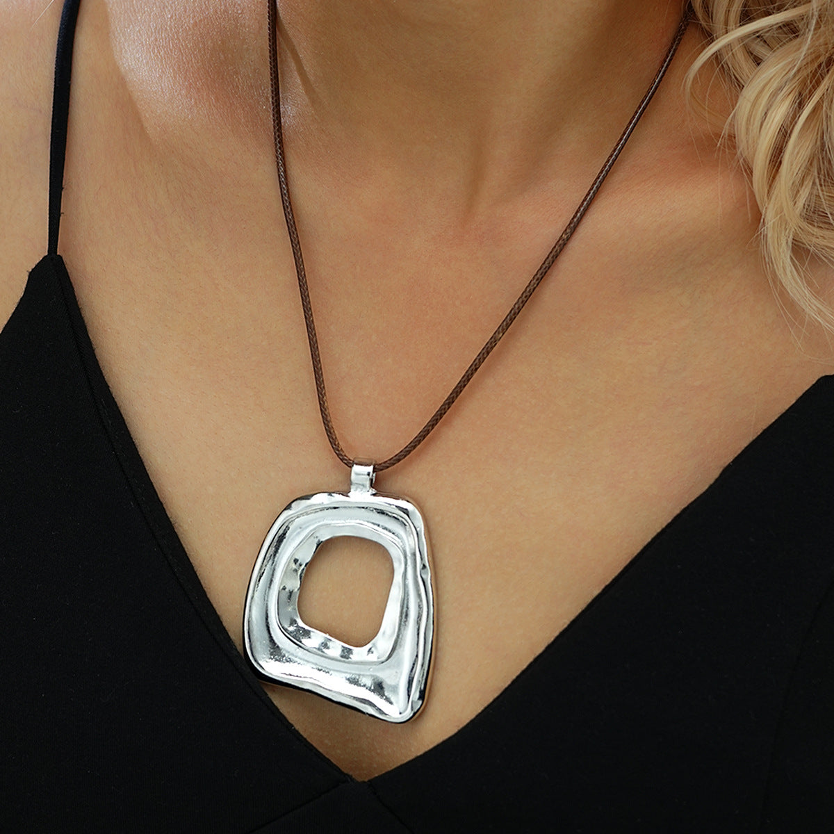 Damen moderne Anhängerkette aus hochwertigem Edelstahl mit künstlerischem Design Shop Nory