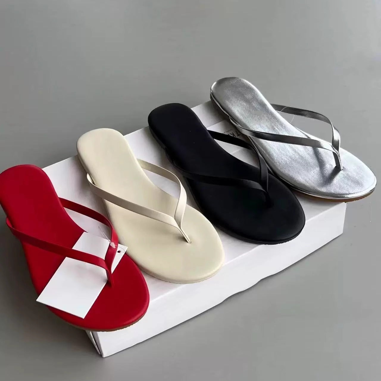 Damen Flip-Flops mit rutschfester Sohle und stylischem Riemendesign
