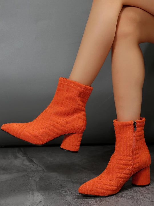 Damen Texturierte Ankle-Boots aus Frottee mit spitz zulaufender Vorderkappe und Blockabsatz Shop Nory