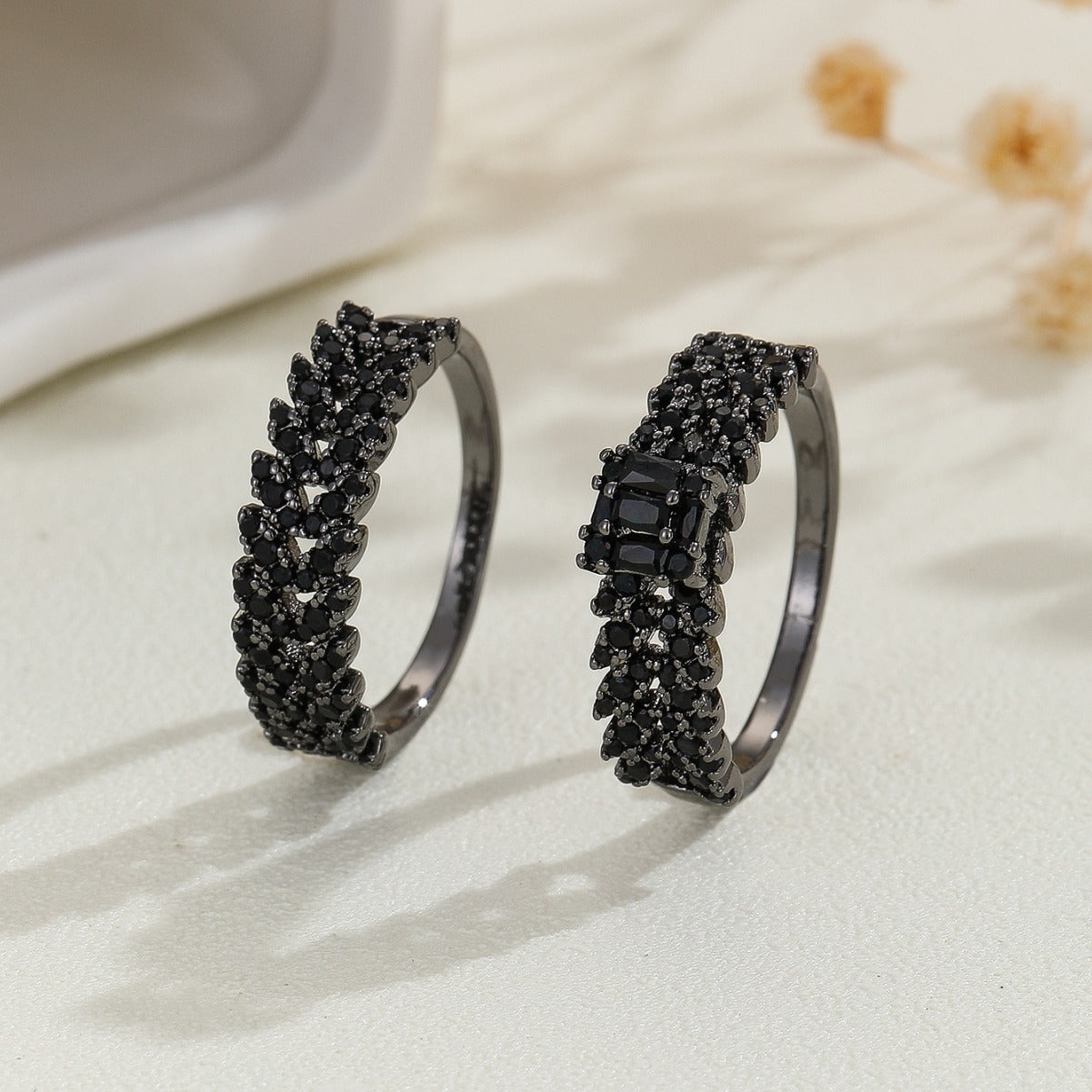 Damen Zarter und glanzvoller Ring mit funkelnden Zirkonia Shop Nory