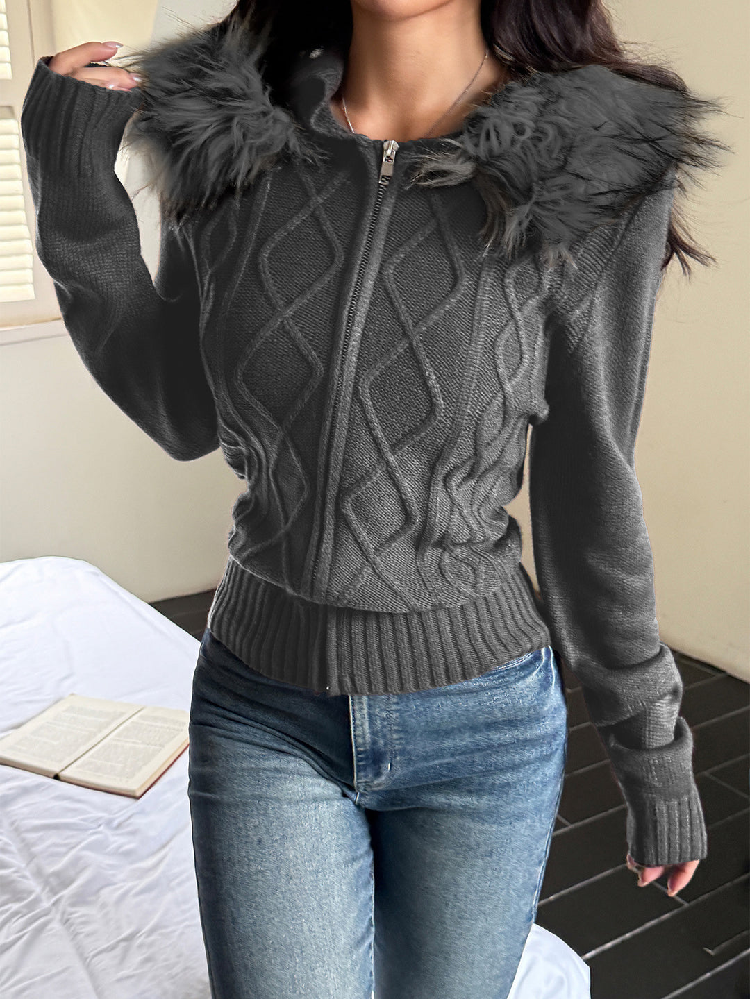 Damen nan taillierte Zopfmuster-Strickjacke mit durchgehendem Reißverschluss und abnehmbarer Kunstpelzkapuze Shop Nory
