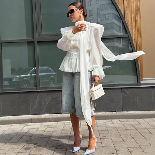 Damen Elegante Bluse mit Schlipskragen, betonten Schultern und langen Bindebändern Shop Nory