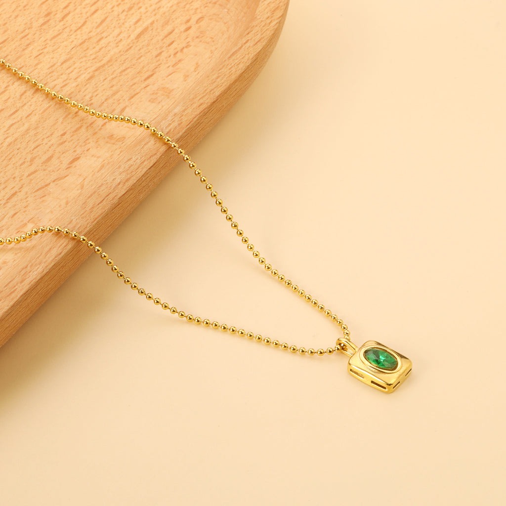 Damen Halskette mit goldplattiertem Anhänger und grünem Edelstein Shop Nory