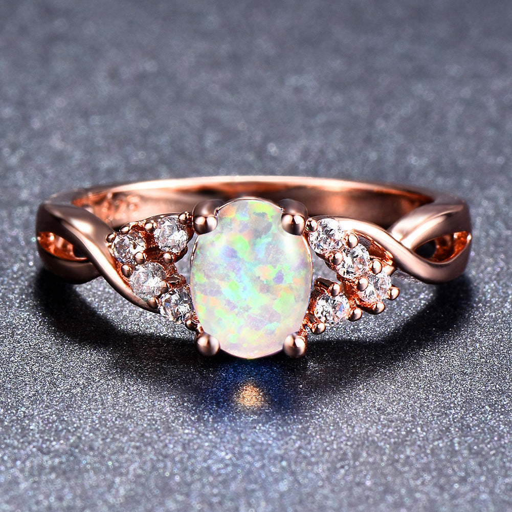 Damen Ring mit schimmerndem Opal und filigranen Zirkonia-Details Shop Nory