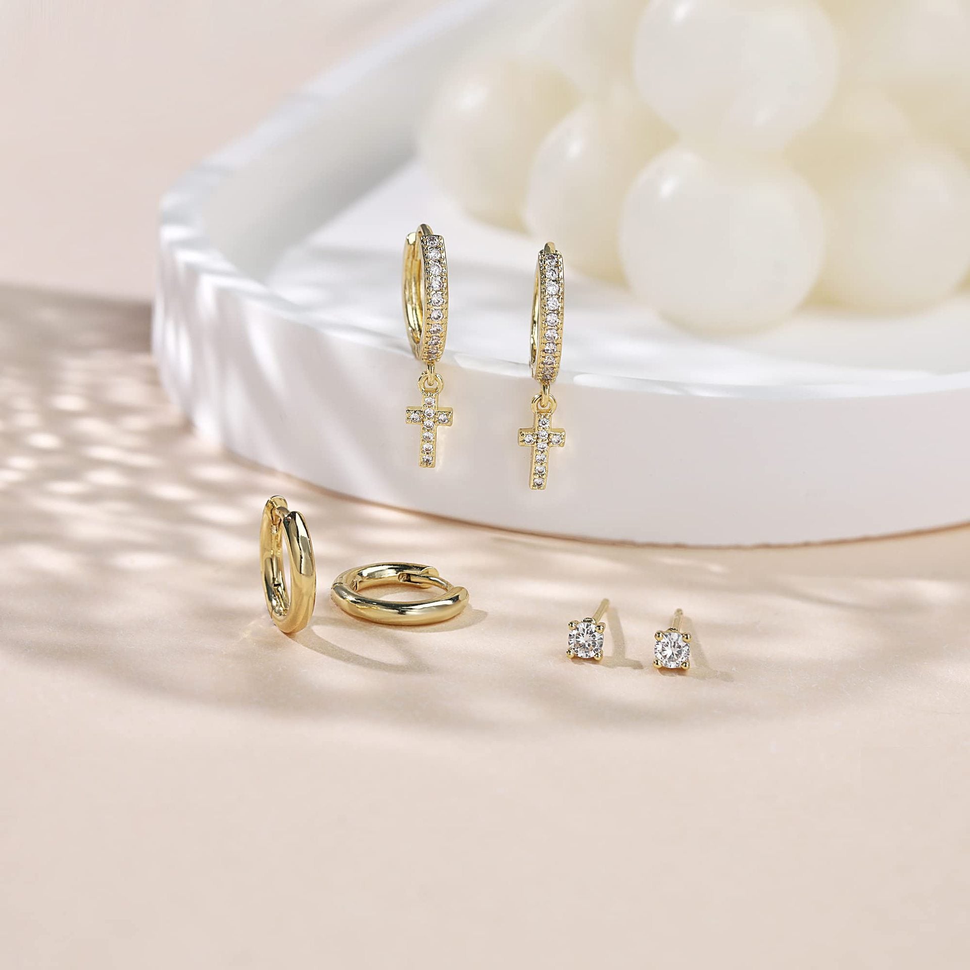 Damen Ohrschmuck-Set mit eleganten Creolen und funkelnden Zirkonia Shop Nory