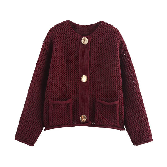 Damen Kurzgeschnittene strukturierte Strickjacke mit goldfarbenen Zierknöpfen und aufgesetzten Taschen Shop Nory