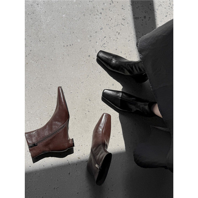Damen Elegante Leder‑Ankle‑Boots mit quadratischer Zehenform, kurzem Sculpted‑Absatz und Innenreißverschluss Shop Nory