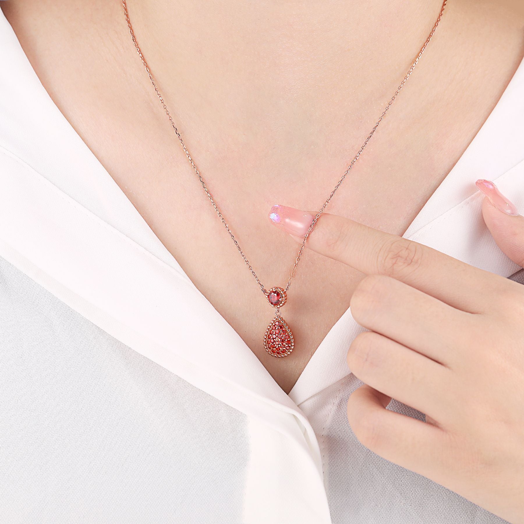 Damen Halskette mit herzförmigem Anhänger und funkelndem Kristall Shop Nory
