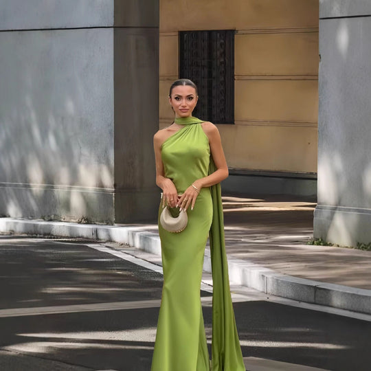 Damen Elegantes und fließendes Abendkleid mit asymmetrischem Ausschnitt