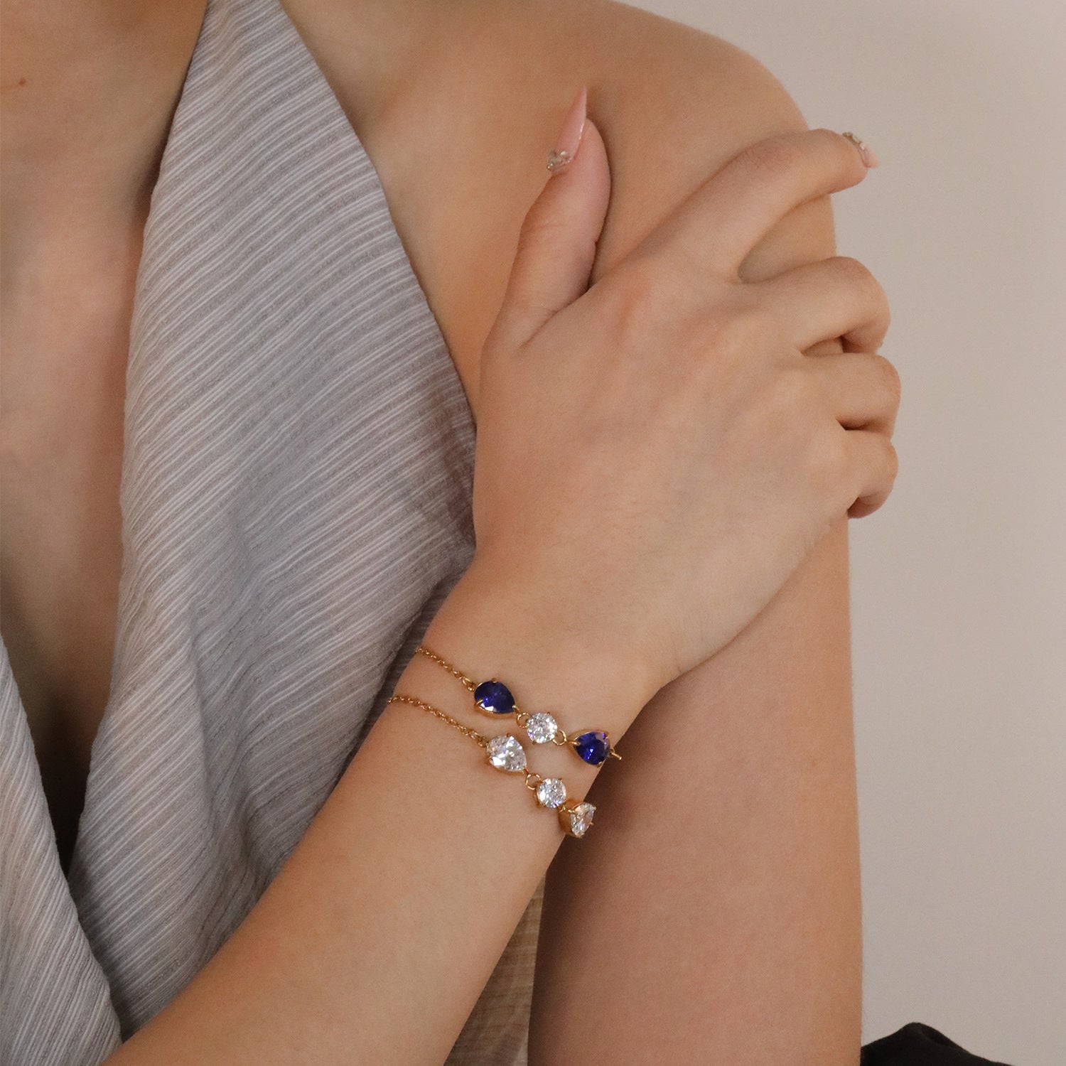 Damen Armband mit funkelnden Kristallelementen Shop Nory