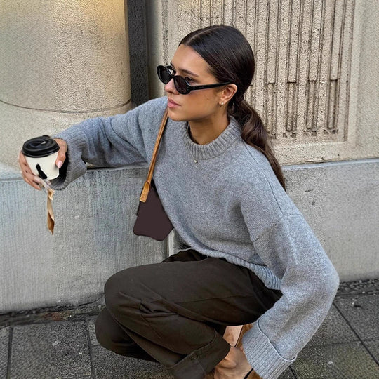 Damen Weicher Oversize-Strickpullover mit Rundhals, verlängerten Bündchen und geripptem Saum Shop Nory