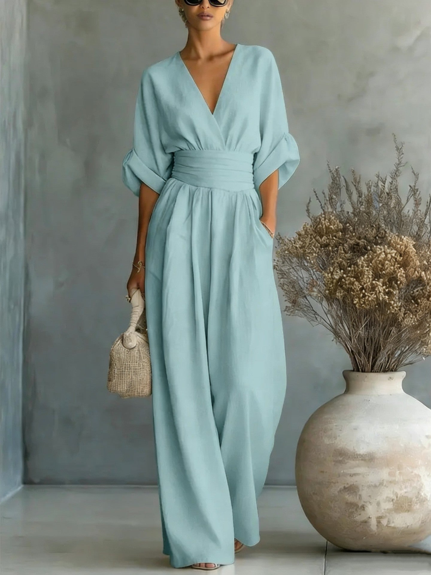 Eleganter Ärmelloser Jumpsuit mit Tiefem V-Ausschnitt, Taillenbund und Weitem Bein