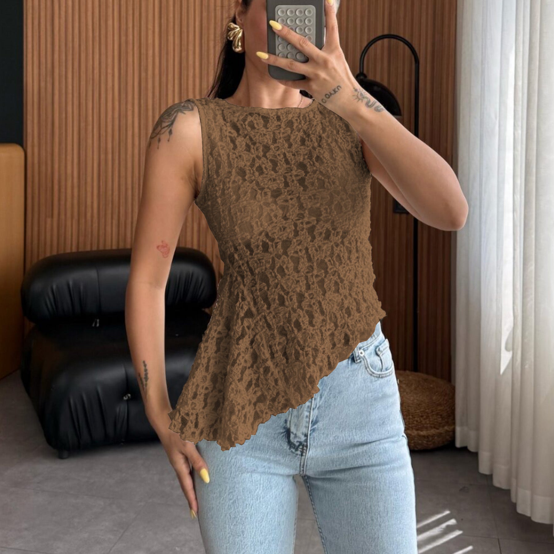 Damen Spitzenoberteil mit femininem Schnitt und floralen Details