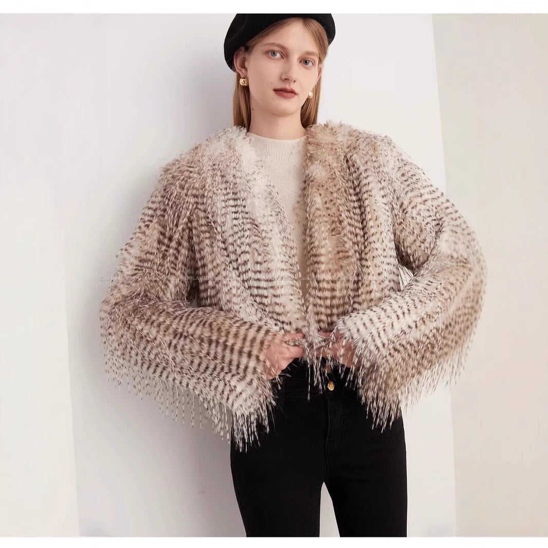 Damen Kurzer Plüsch‑Bolero mit gestreifter Federnoptik und kastiger Silhouette Shop Nory