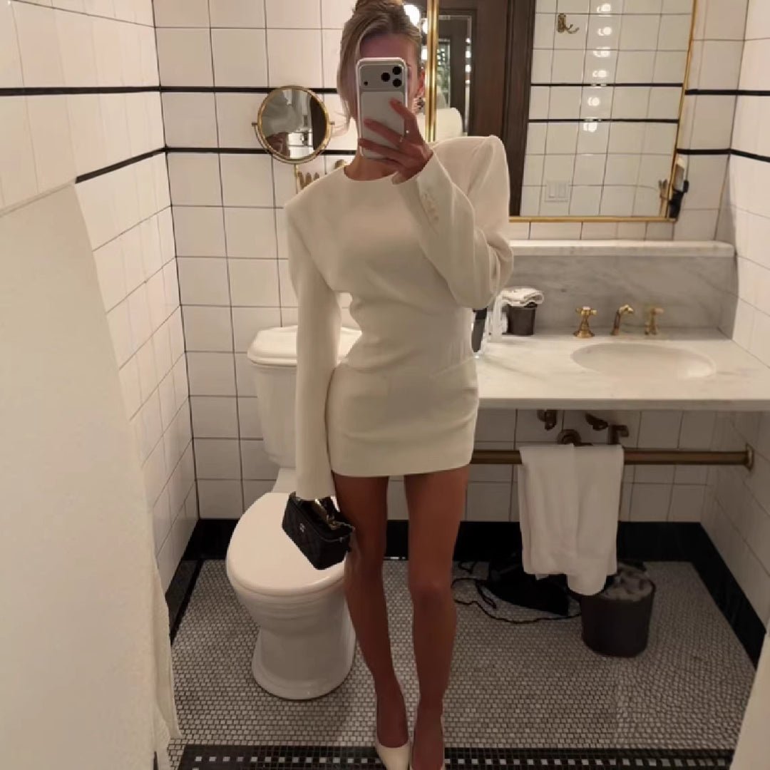 Damen Figurbetontes Mini-Kleid mit betonten Schultern und aufgesetzten Taschen Shop Nory