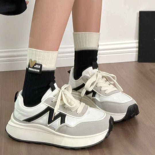 Damen Plateau-Chunky-Sneaker mit skulpturierter EVA-Sohle, Trail‑Profil und gepolstertem Komfortkragen Shop Nory