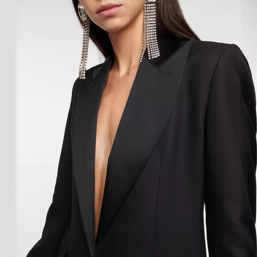 Damen Maxikleid im Smokingsakko‑Stil mit tiefem V‑Ausschnitt und tailliertem Ein‑Knopf‑Verschluss Shop Nory