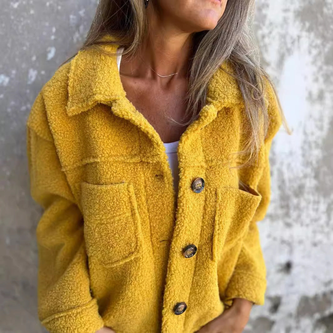 Damen nan kurze Teddyjacke mit Reverskragen, Knopfleiste und aufgesetzten Taschen Shop Nory