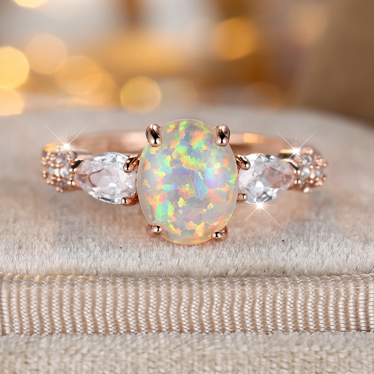 Damen Ring mit schimmerndem Opal und funkelnden Zirkonia-Elementen Shop Nory