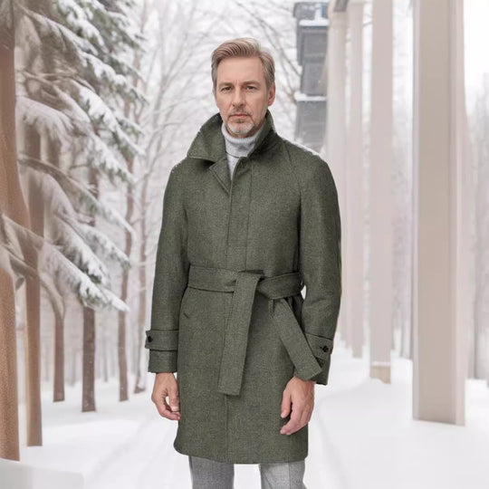 Herren klassischer Trenchcoat mit stilvollem Gürtel und doppelter Knopfreihe