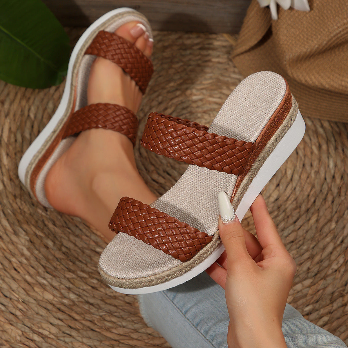 Damen Wedge-Sandaletten mit geflochtenem Riemen und komfortablem Fußbett