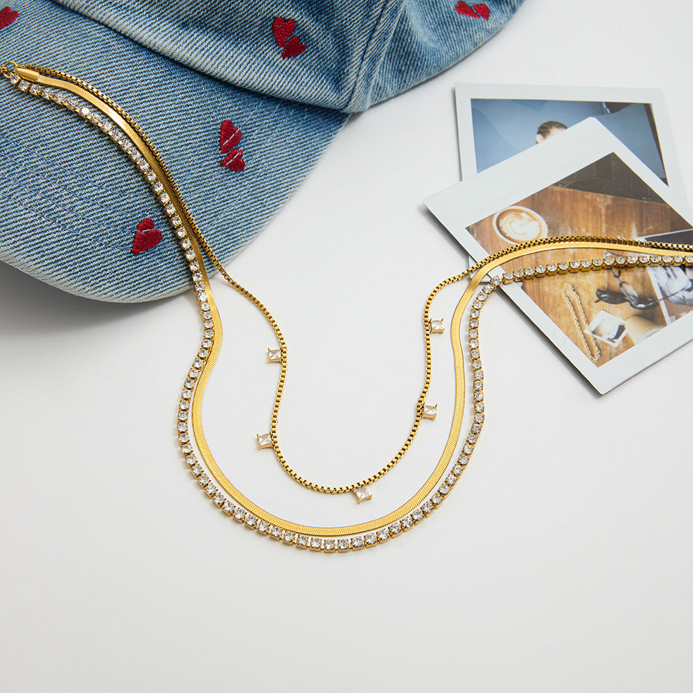 Damen Halskette mit funkelnden Zirkonia-Elementen und stilvollem Design Shop Nory