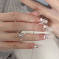 Damen Halskette mit kunstvollem Schmetterlingsanhänger und funkelnden Zirkonia Shop Nory