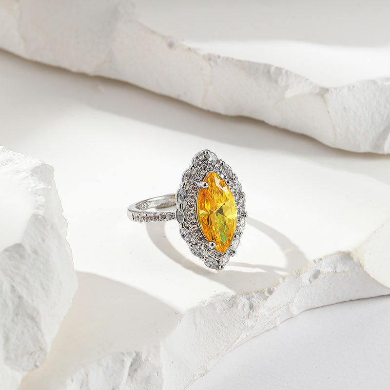 Damen eleganter und funkelnder Ring mit gelbem Zirkonia Shop Nory