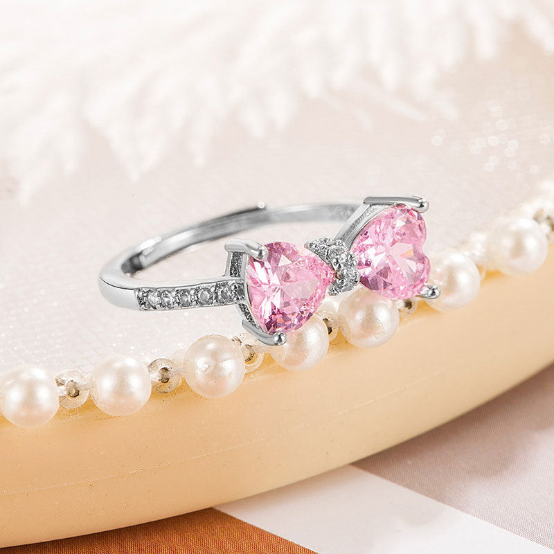 Damename-Ring mit herzförmigen Zirkonia-Steinen und funkelnden Akzenten Shop Nory