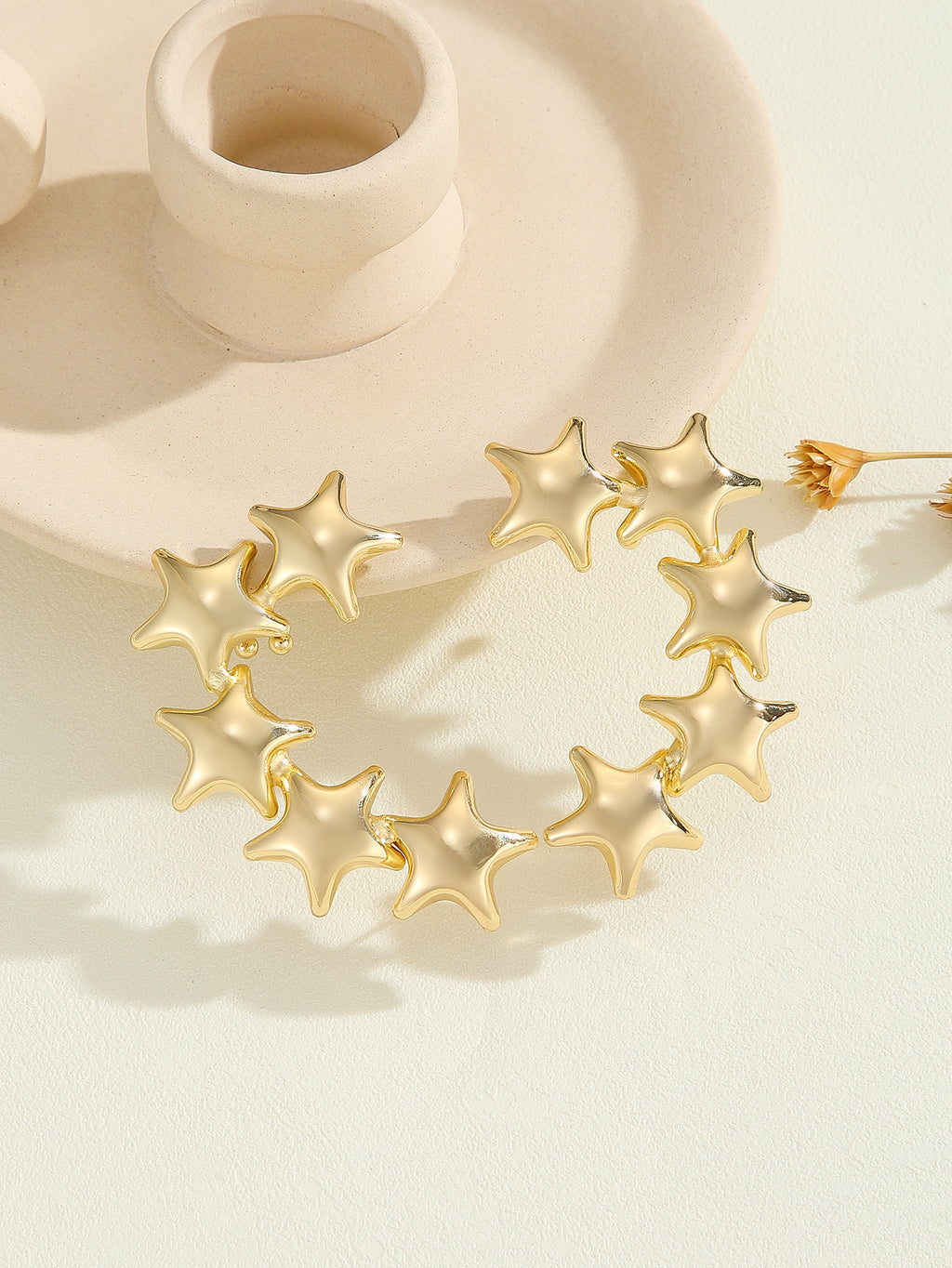 Damen Armband mit strukturierten, goldenen Kugeln Shop Nory