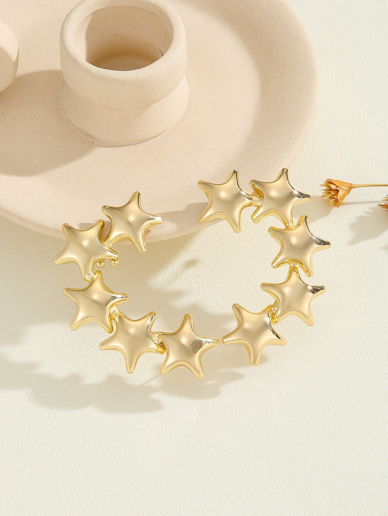 Damen Armband mit strukturierten, goldenen Kugeln Shop Nory