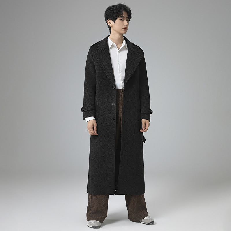 Herren Maxilanger Wollmix-Mantel mit taillierter Silhouette, Schalkragen und dekorativen Schulterriegeln Shop Nory