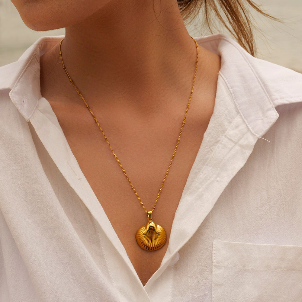 Damen Halskette mit muschelförmigem Anhänger aus hypoallergenem Edelstahl Shop Nory