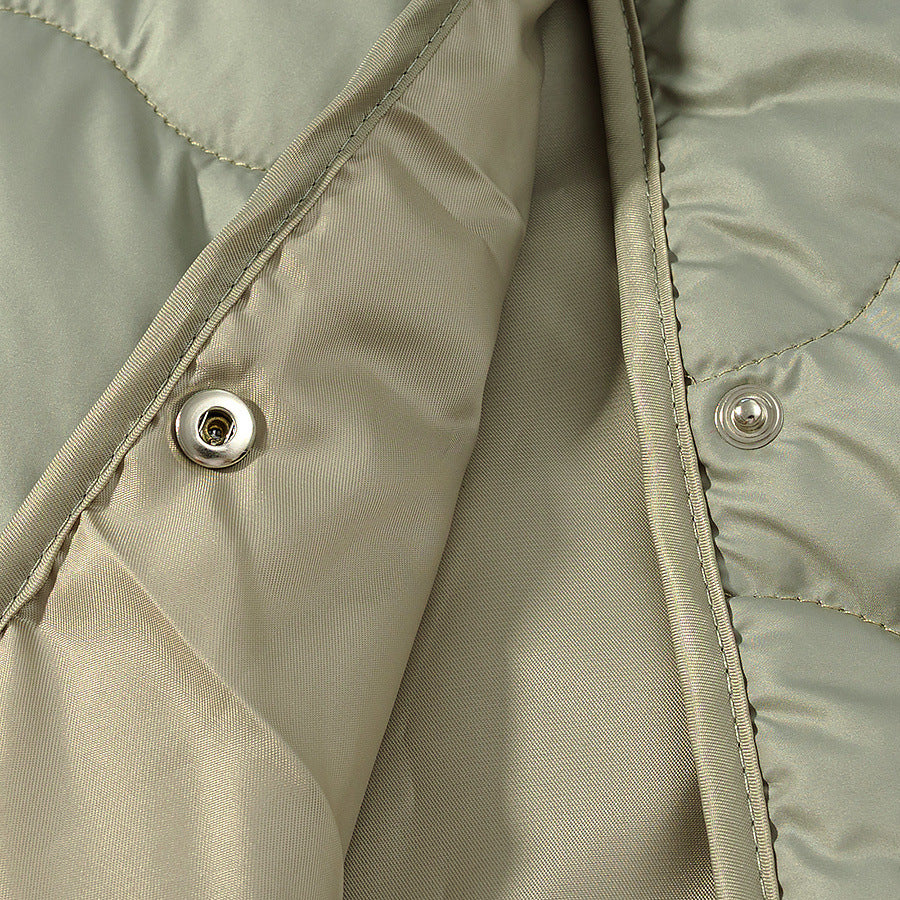 Damen Leichte gesteppte Jacke mit Rundhalsausschnitt, Steppwellen und Druckknöpfen Shop Nory